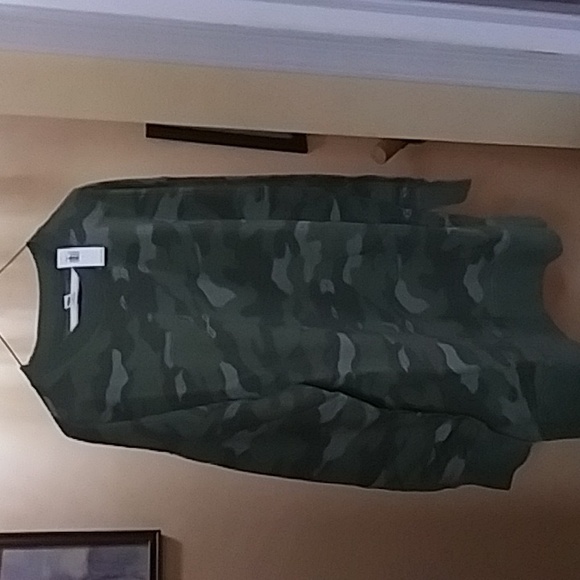 Sweater - Picture 6 of 7